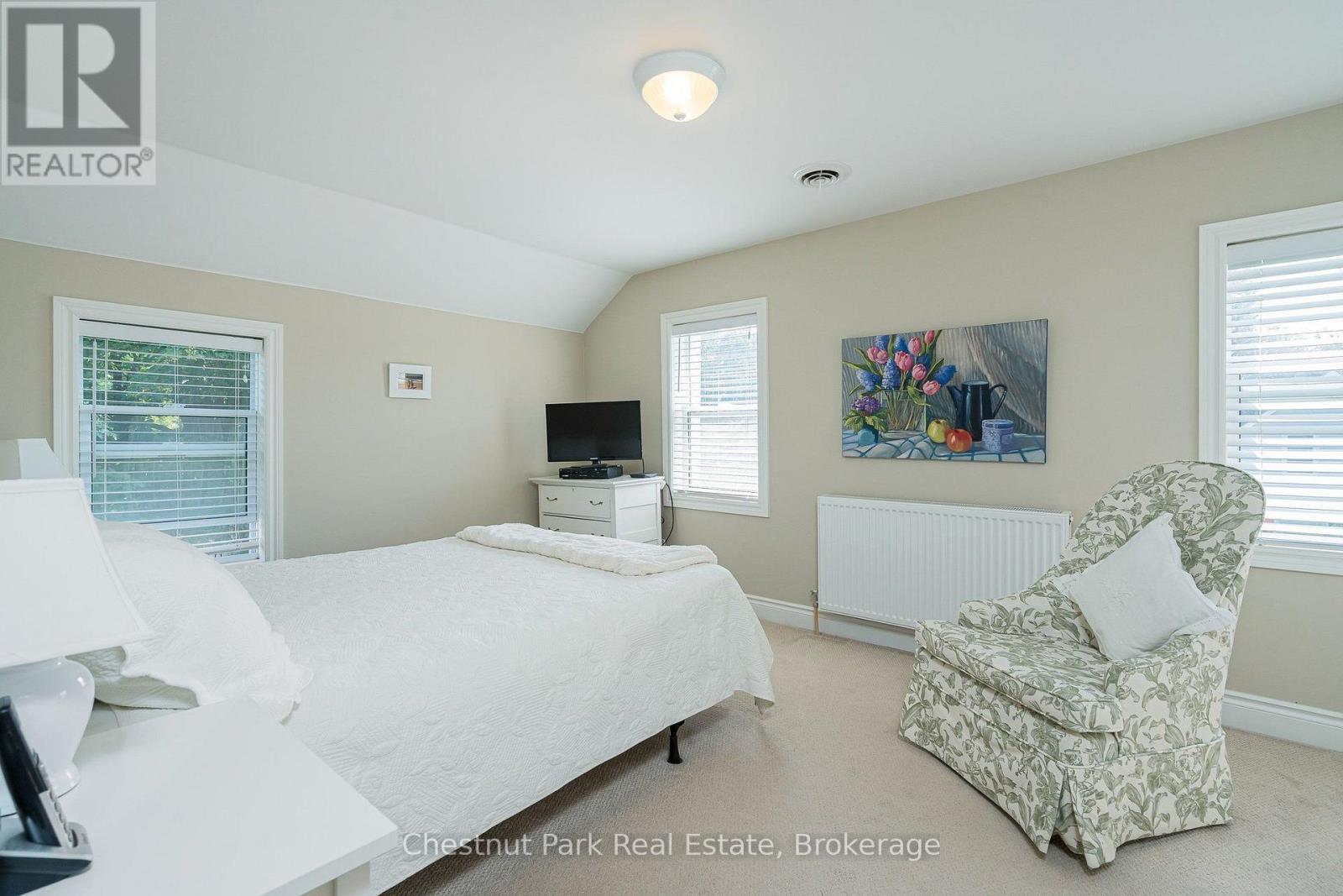 Guest bedroom at the front of the house - 71 Hickory Street, Collingwood, ON - Indoor Photo Showing Bedroom