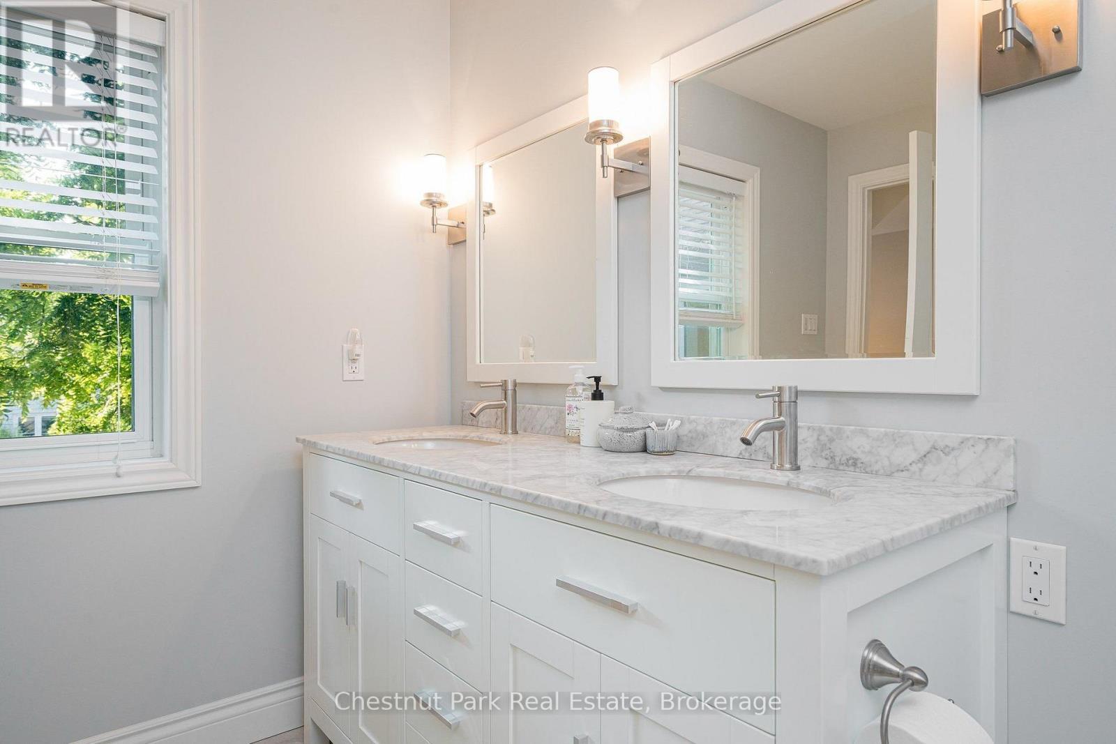 4 pc bathroom on 2nd floor - 71 Hickory Street, Collingwood, ON - Indoor Photo Showing Bathroom