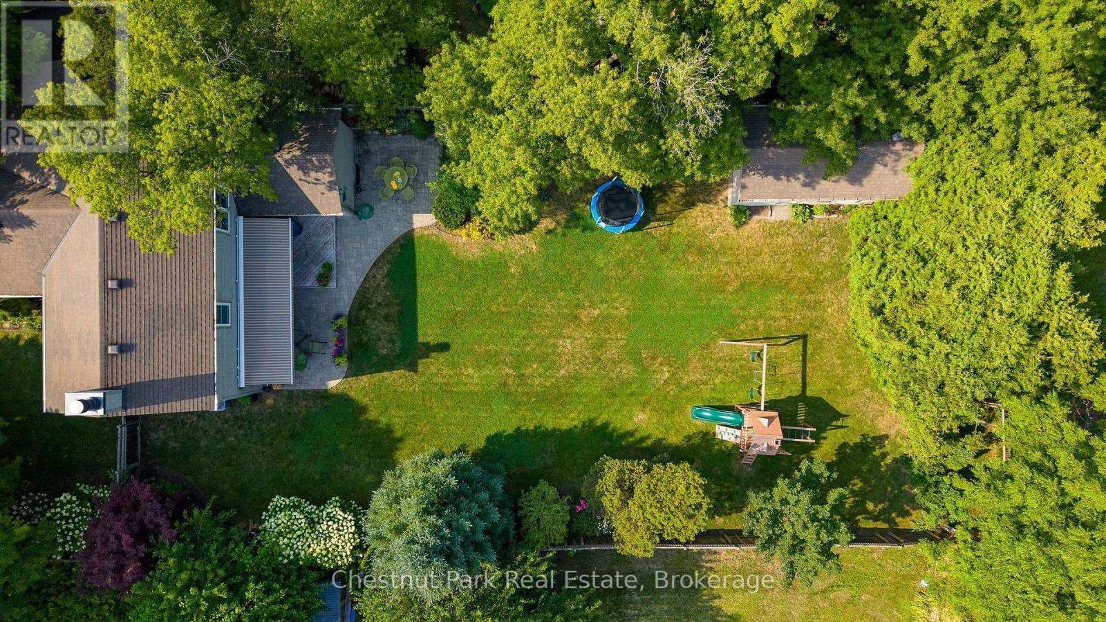 Spacious back yard and shed / workshop - 71 Hickory Street, Collingwood, ON - Outdoor