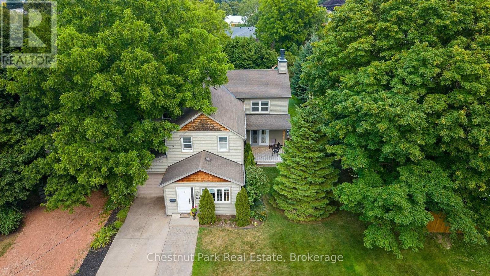 Parking for 2 cars plus single garage - 71 Hickory Street, Collingwood, ON - Outdoor