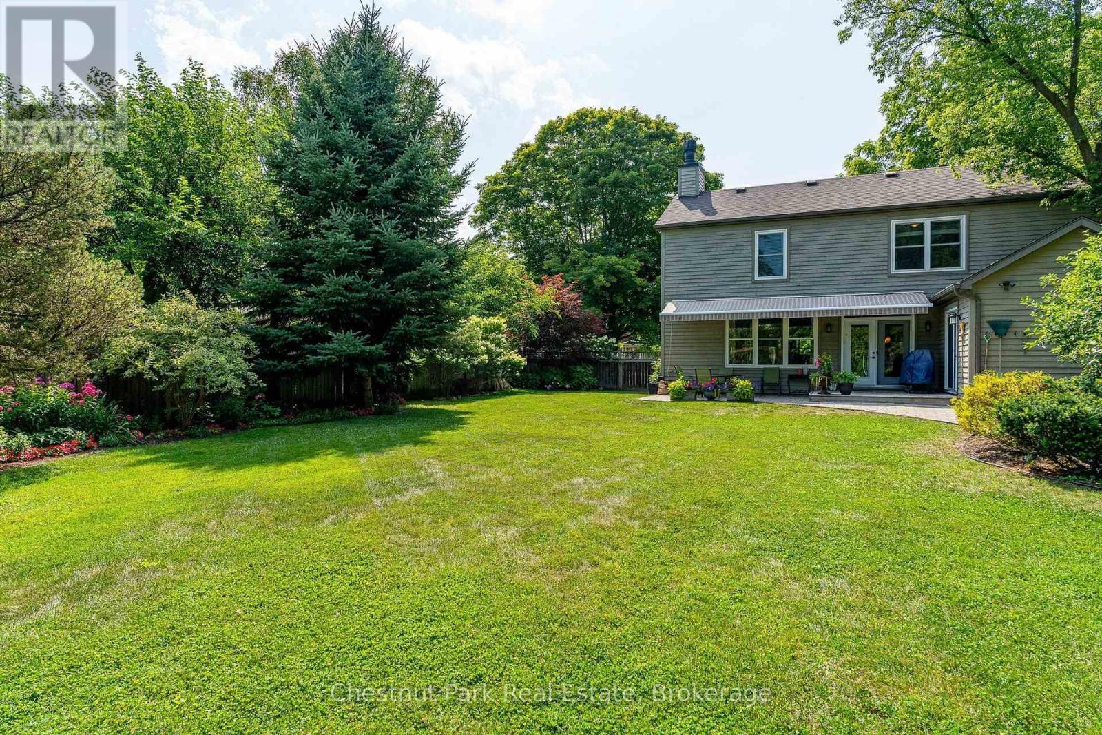 Lots of backyard for kids, pets and entertaining - 71 Hickory Street, Collingwood, ON - Outdoor With Deck Patio Veranda