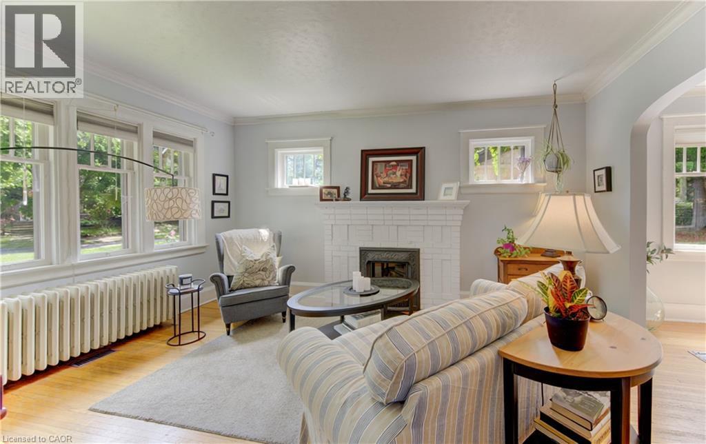 with natural gas fireplace - 150 Union Boulevard, Kitchener, ON - Indoor Photo Showing Living Room With Fireplace