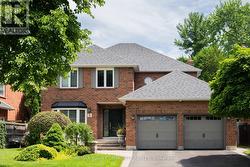5 CARRIAGE LANE Clarington, ON L1E 1J9