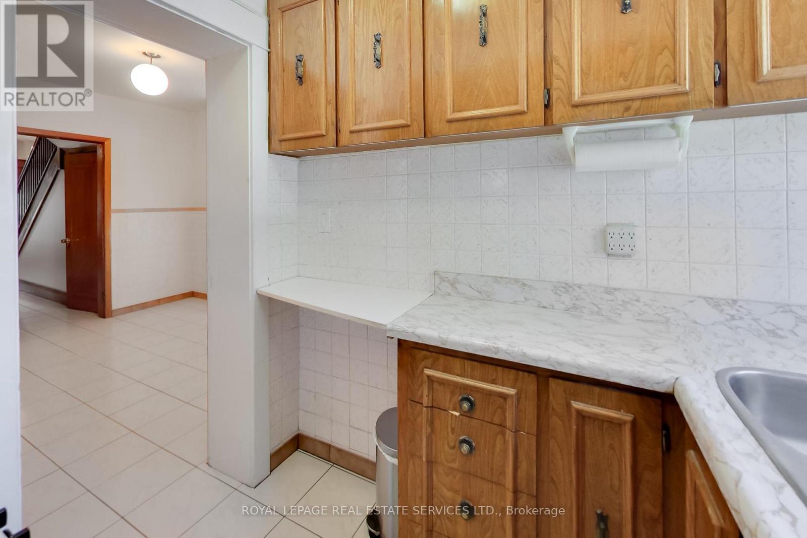 85 Dawes Road, Toronto, ON - Indoor Photo Showing Kitchen