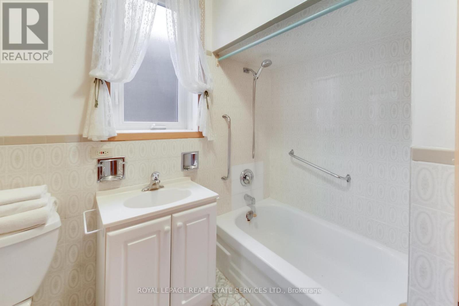 85 Dawes Road, Toronto, ON - Indoor Photo Showing Bathroom