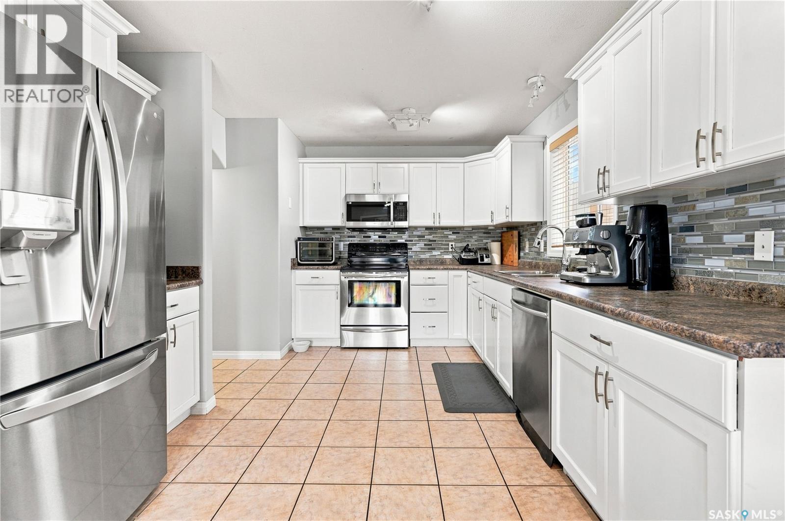 3010 37Th Street W, Saskatoon, SK - Indoor Photo Showing Kitchen