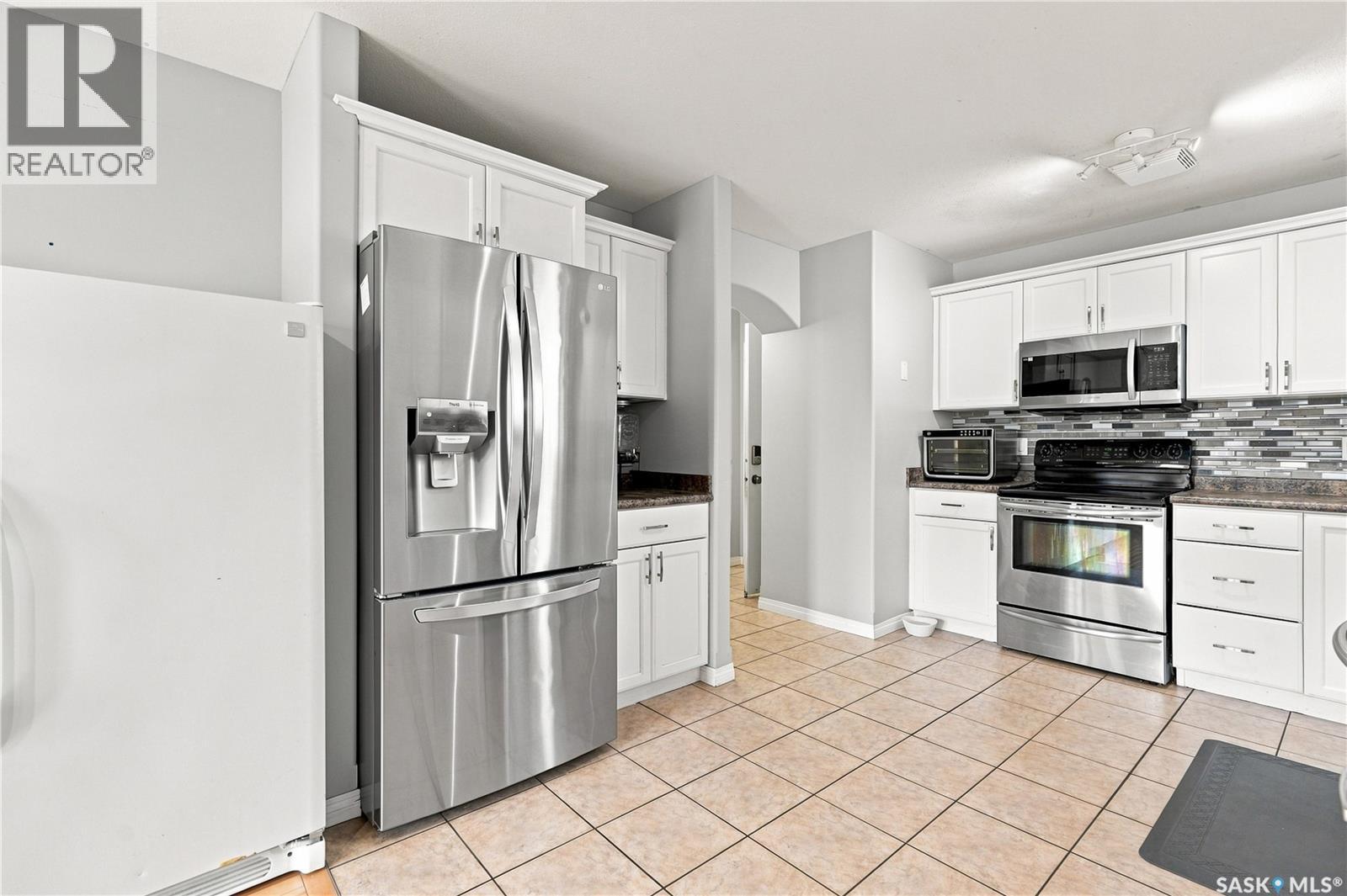 3010 37Th Street W, Saskatoon, SK - Indoor Photo Showing Kitchen