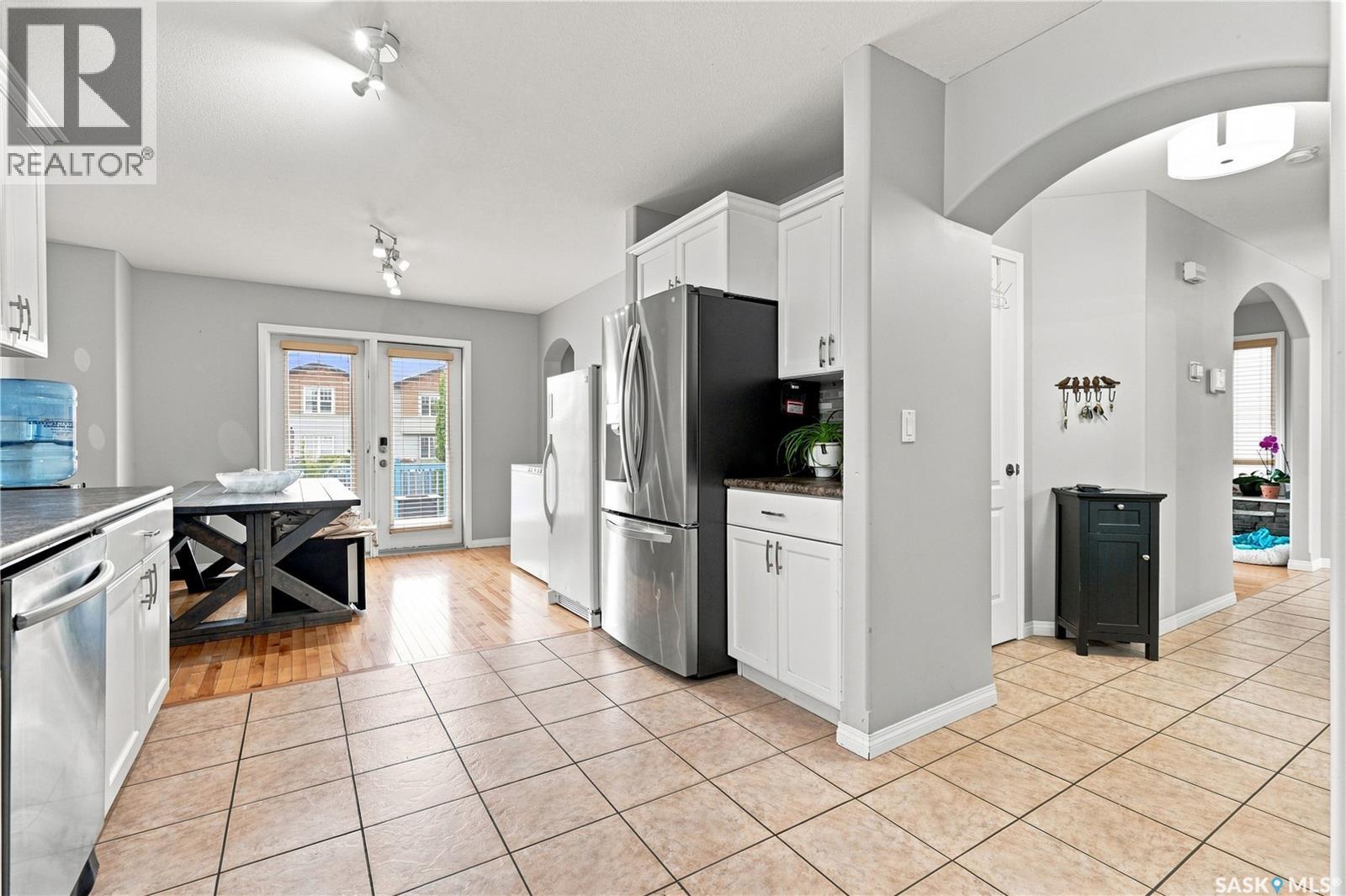 3010 37Th Street W, Saskatoon, SK - Indoor Photo Showing Kitchen