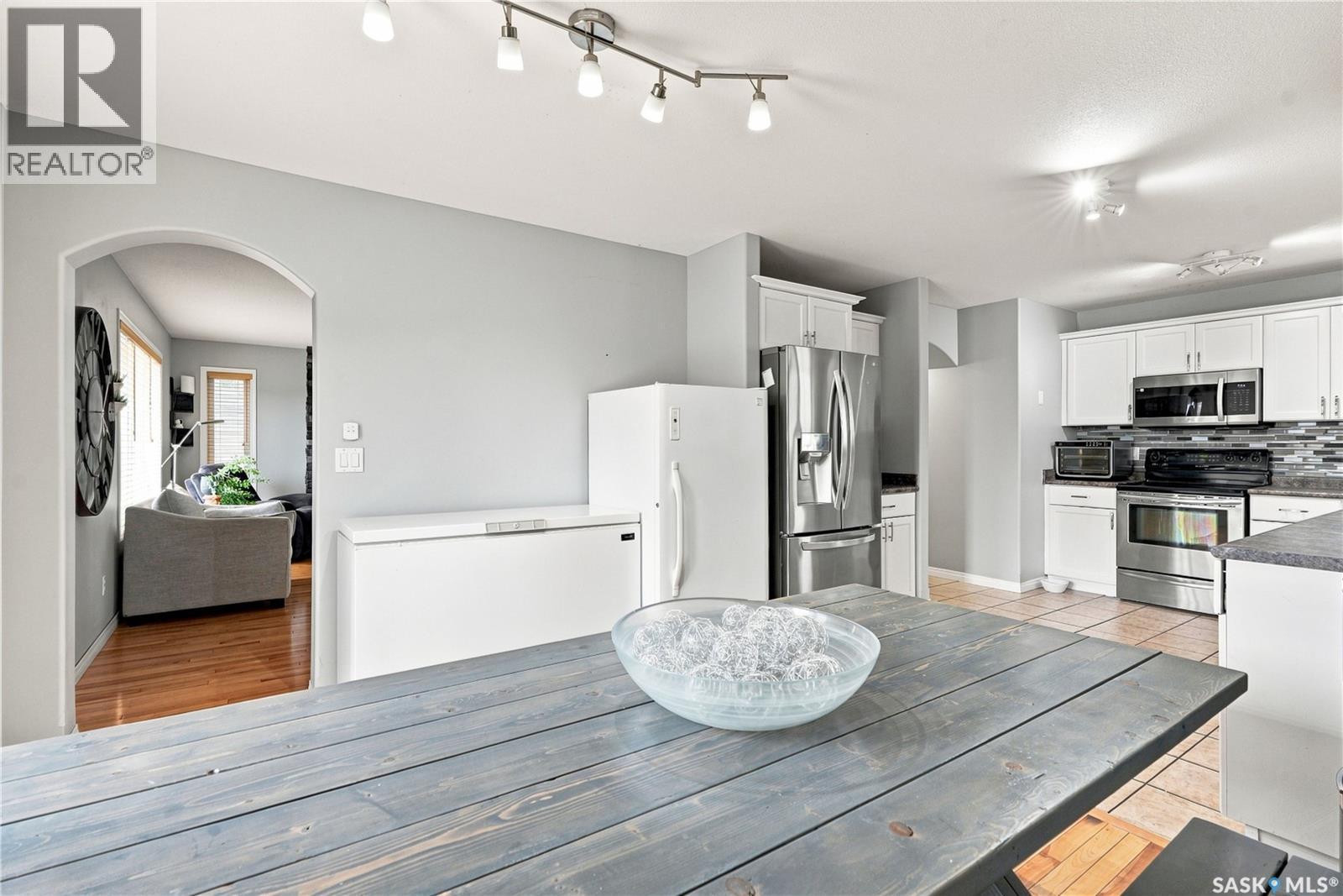 3010 37Th Street W, Saskatoon, SK - Indoor Photo Showing Kitchen