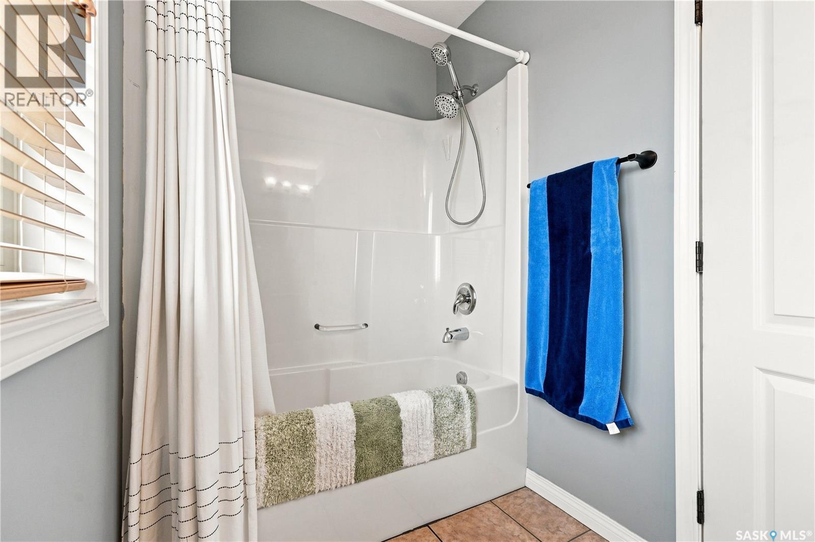 3010 37Th Street W, Saskatoon, SK - Indoor Photo Showing Bathroom