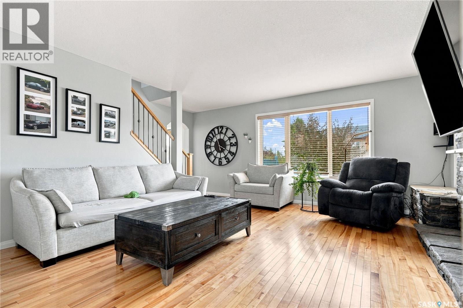 3010 37Th Street W, Saskatoon, SK - Indoor Photo Showing Living Room