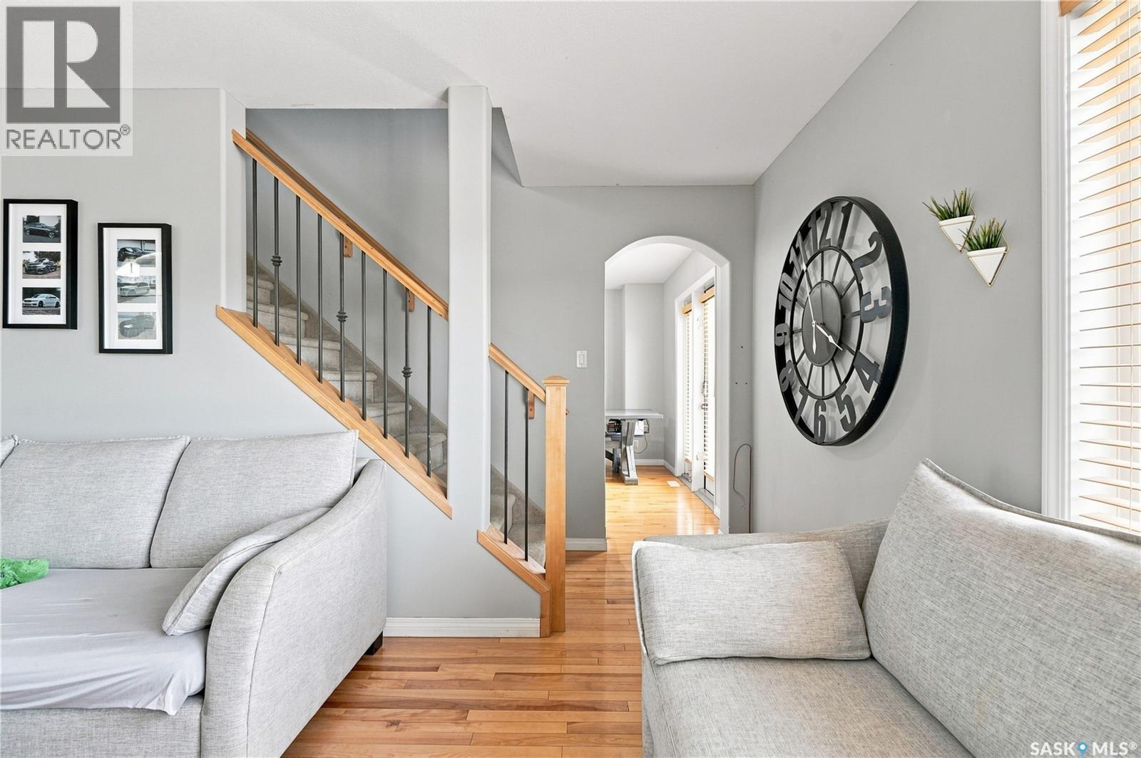 3010 37Th Street W, Saskatoon, SK - Indoor Photo Showing Living Room