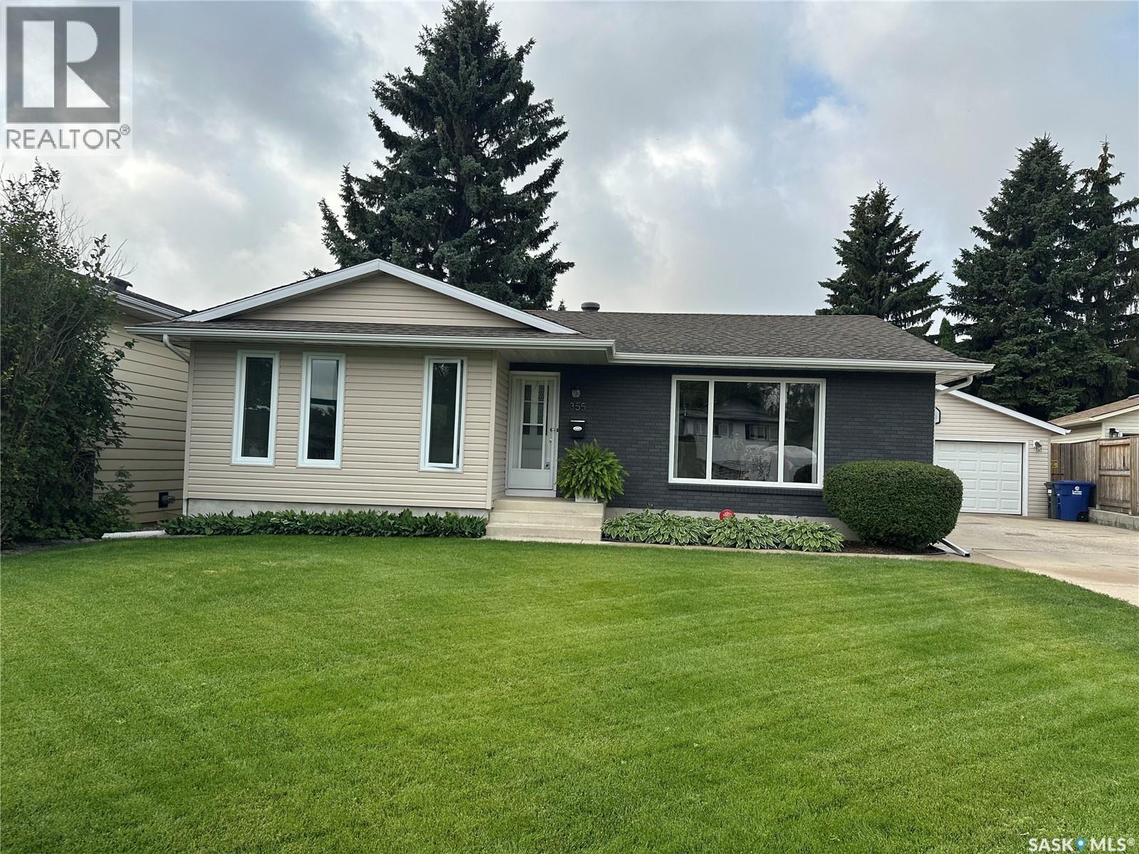355 Sylvian Crescent, Saskatoon, SK - Outdoor With Facade
