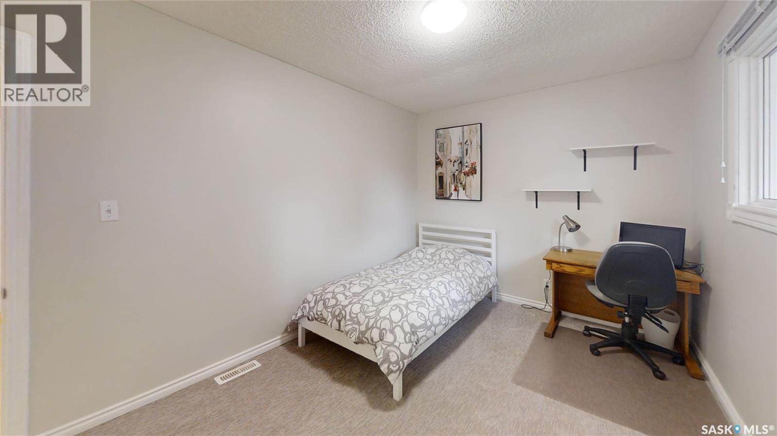 355 Sylvian Crescent, Saskatoon, SK - Indoor Photo Showing Bedroom