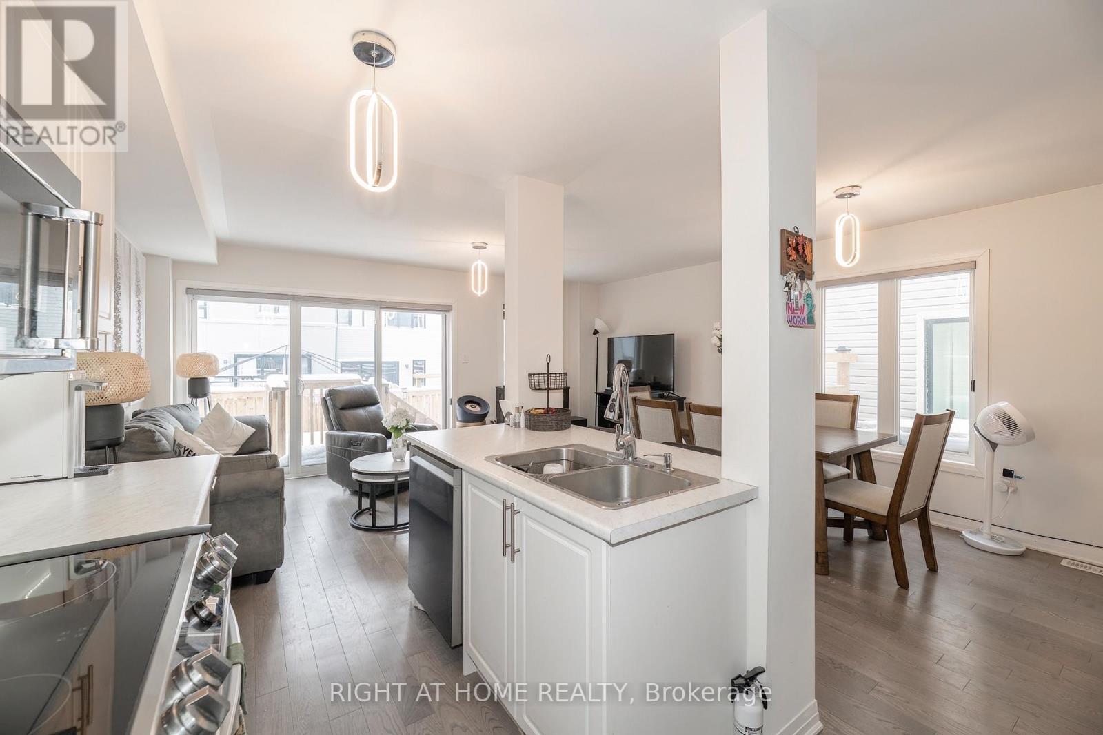 30 Caspian Square, Clarington, ON - Indoor