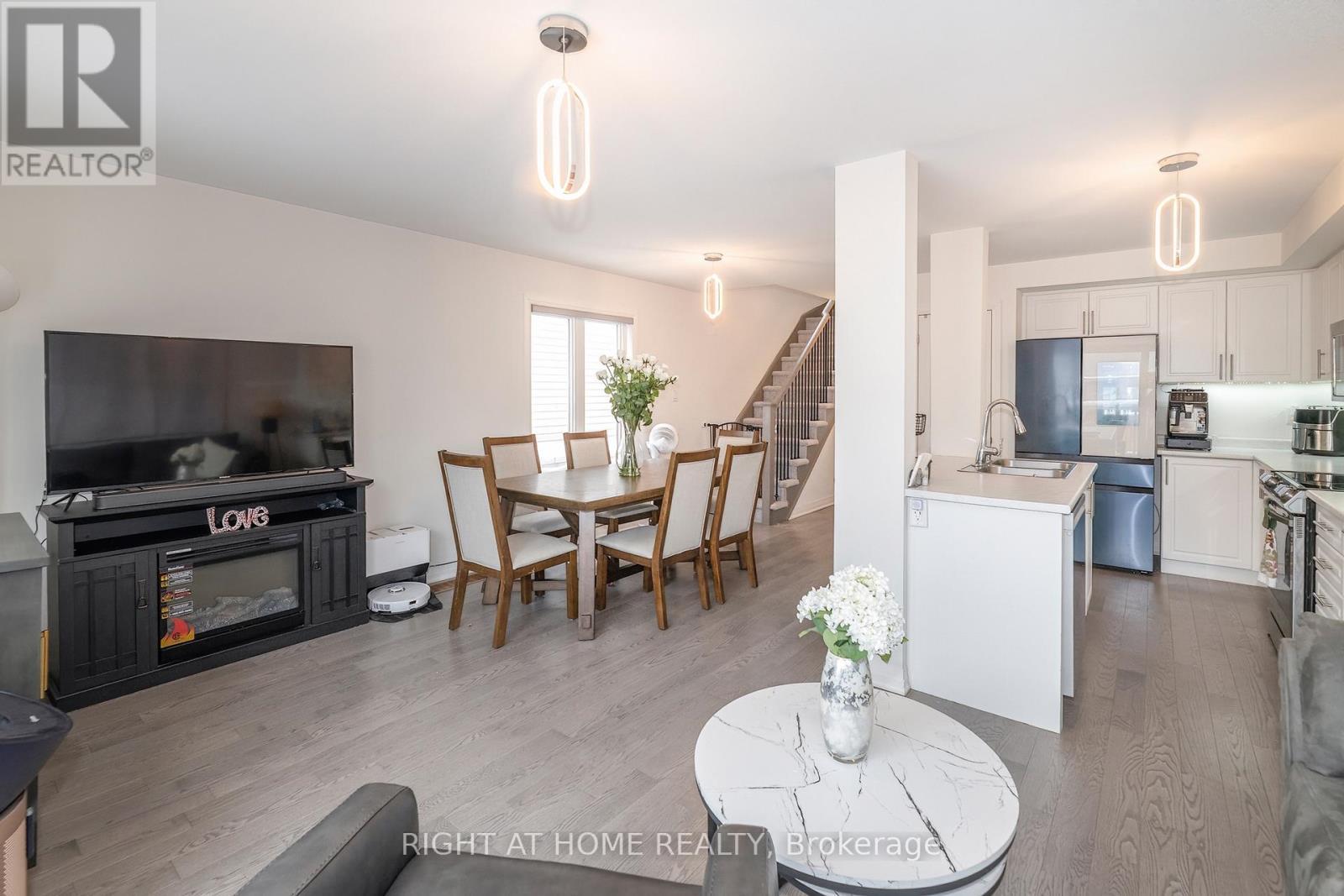 30 Caspian Square, Clarington, ON - Indoor