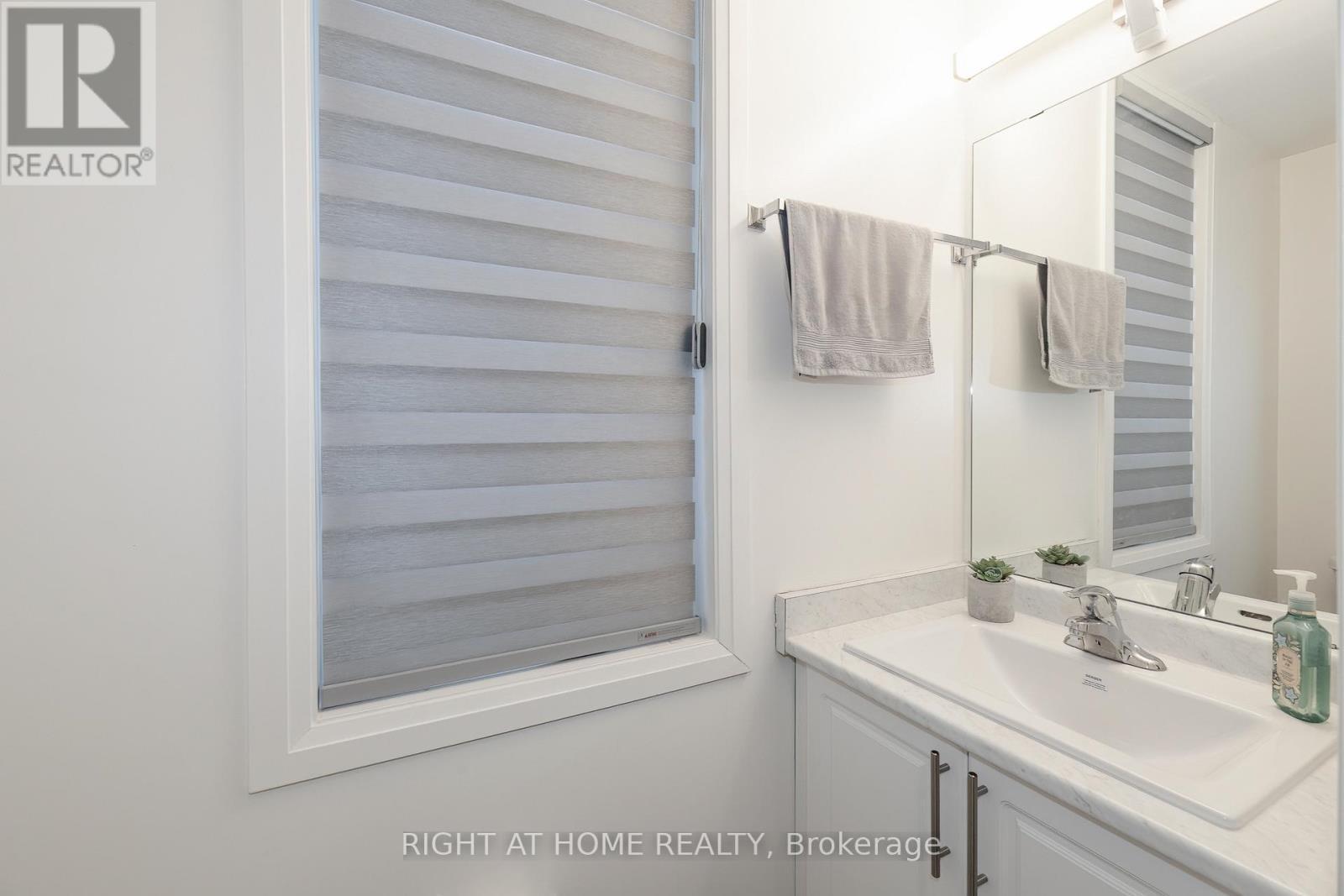 30 Caspian Square, Clarington, ON - Indoor Photo Showing Bathroom