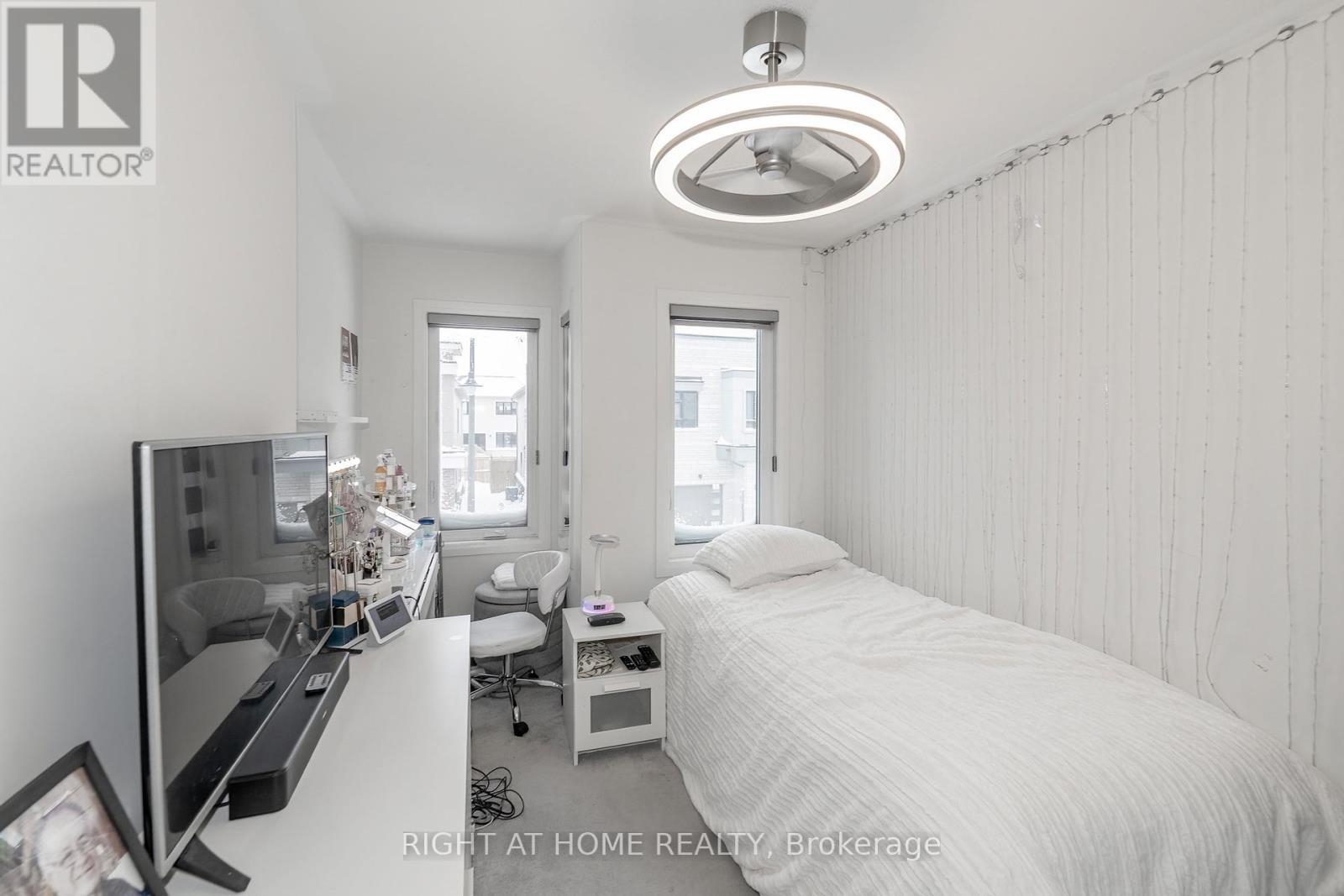 30 Caspian Square, Clarington, ON - Indoor Photo Showing Bedroom
