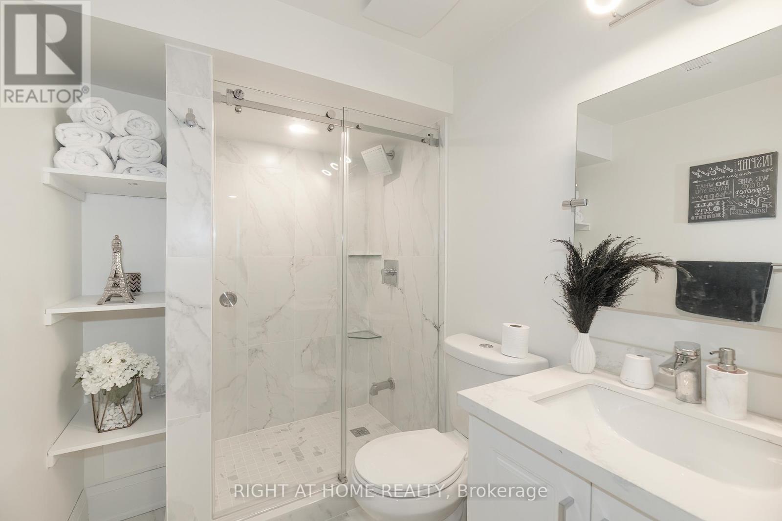 30 Caspian Square, Clarington, ON - Indoor Photo Showing Bathroom
