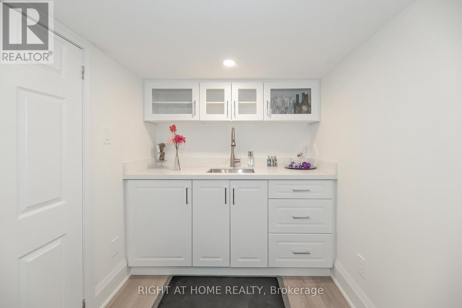 30 Caspian Square, Clarington, ON - Indoor Photo Showing Other Room