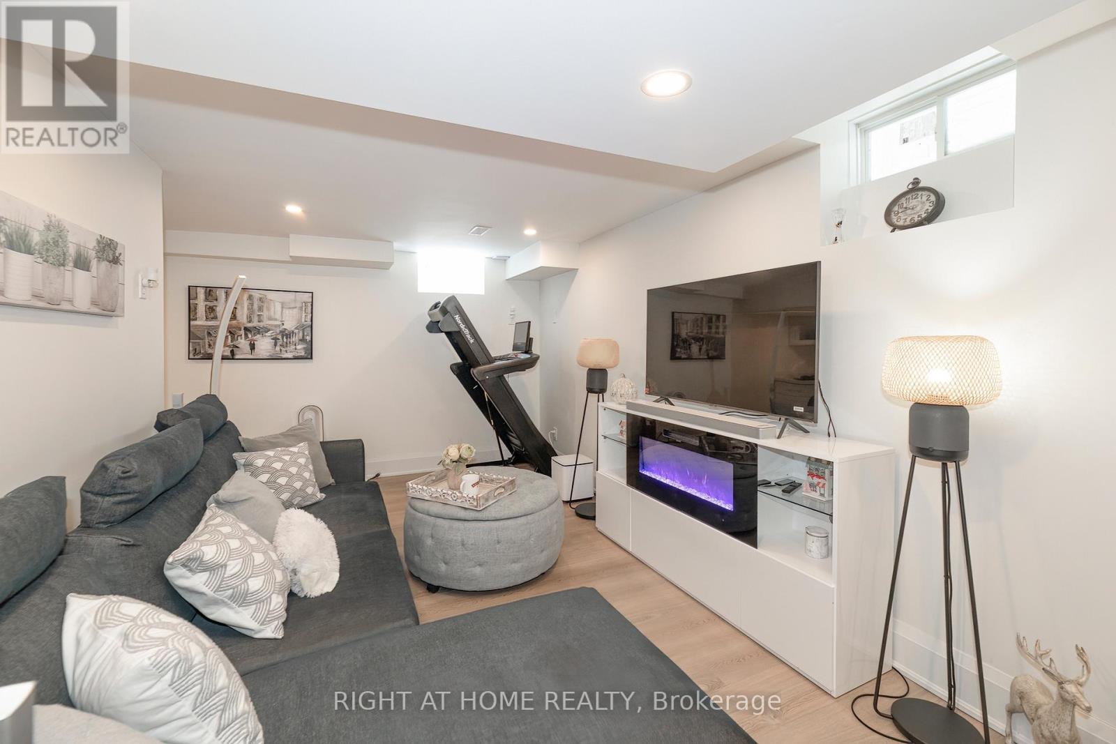 30 Caspian Square, Clarington, ON - Indoor