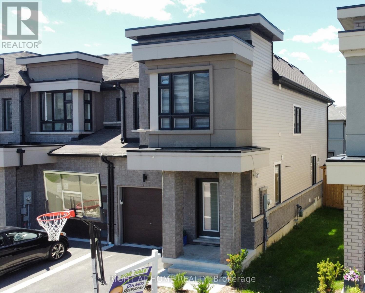 30 Caspian Square, Clarington, ON - Outdoor