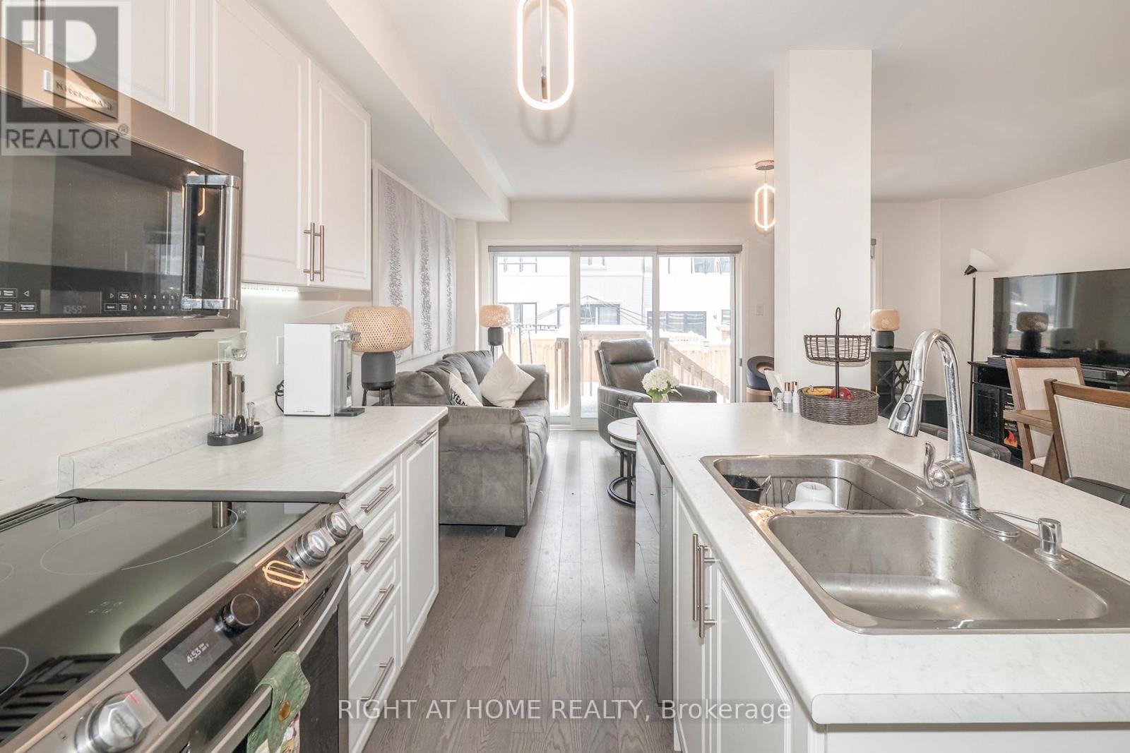 30 Caspian Square, Clarington, ON - Indoor Photo Showing Kitchen With Double Sink