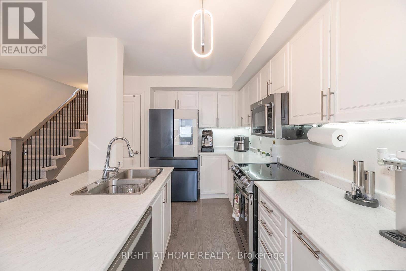 30 Caspian Square, Clarington, ON - Indoor Photo Showing Kitchen With Double Sink