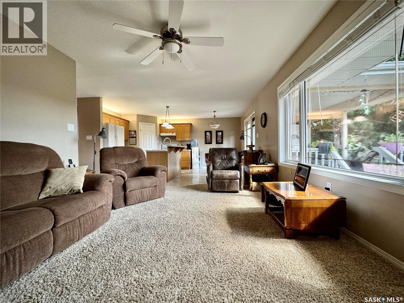 105 Russell Drive, Yorkton, SK - Indoor Photo Showing Living Room