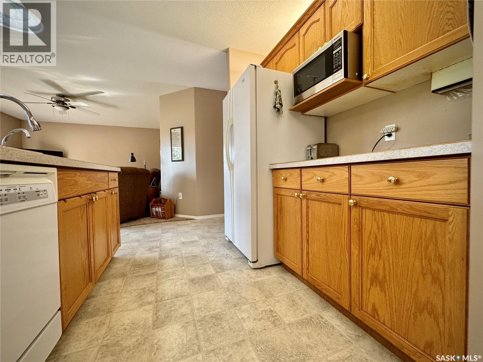105 Russell Drive, Yorkton, SK - Indoor Photo Showing Kitchen