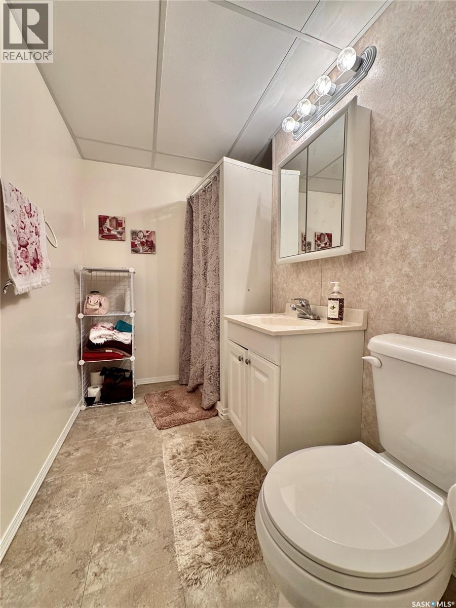 105 Russell Drive, Yorkton, SK - Indoor Photo Showing Bathroom