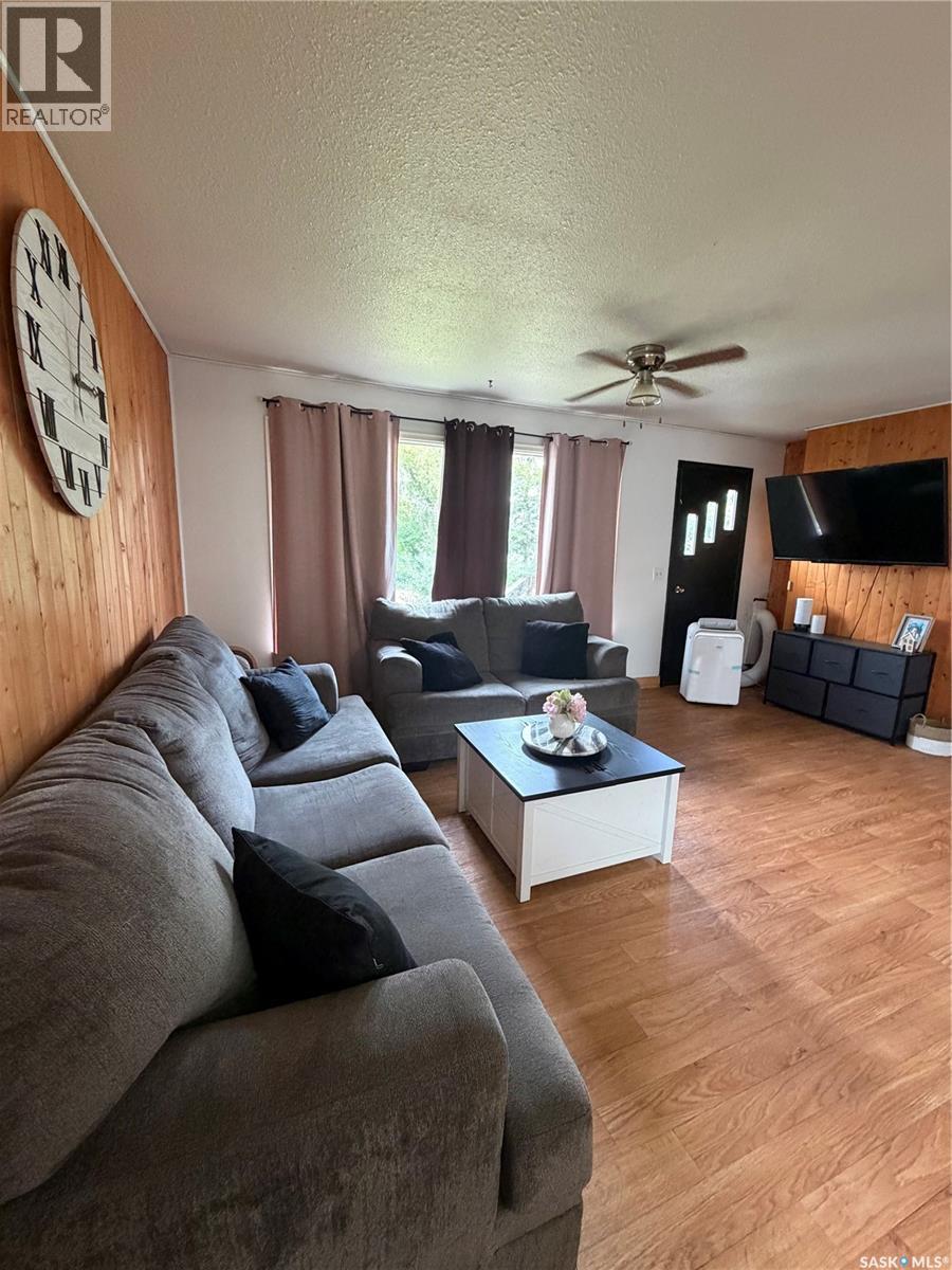 121 Pine Street, Porcupine Plain, SK - Indoor Photo Showing Living Room