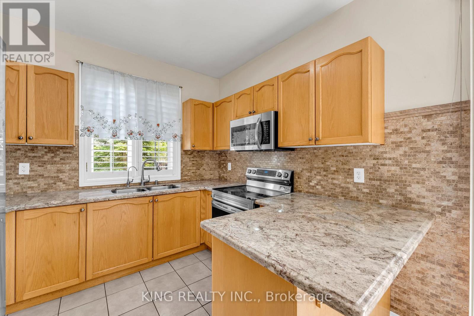 100 Pantomine Boulevard, Brampton, ON - Indoor Photo Showing Kitchen With Double Sink