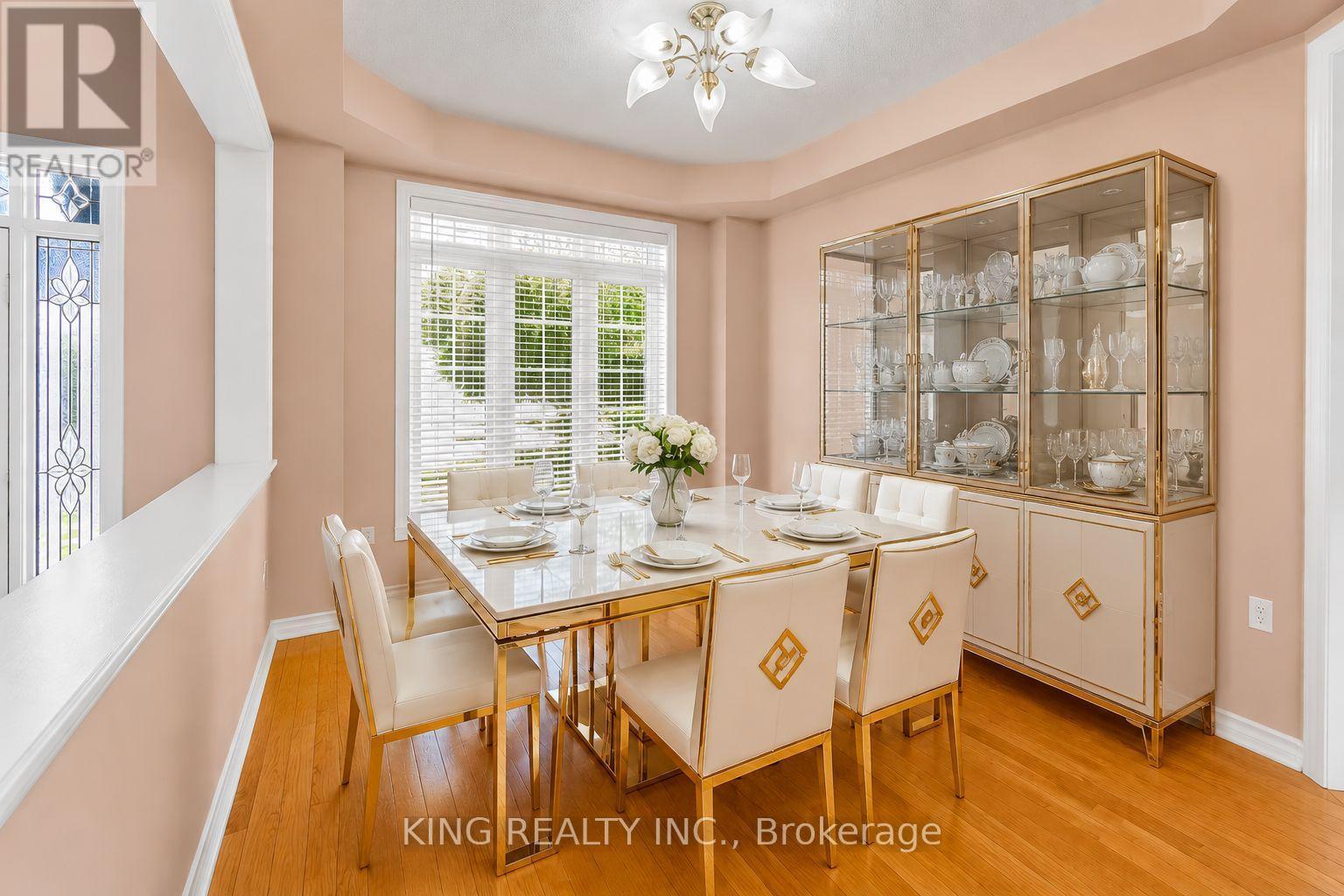 100 Pantomine Boulevard, Brampton, ON - Indoor Photo Showing Dining Room