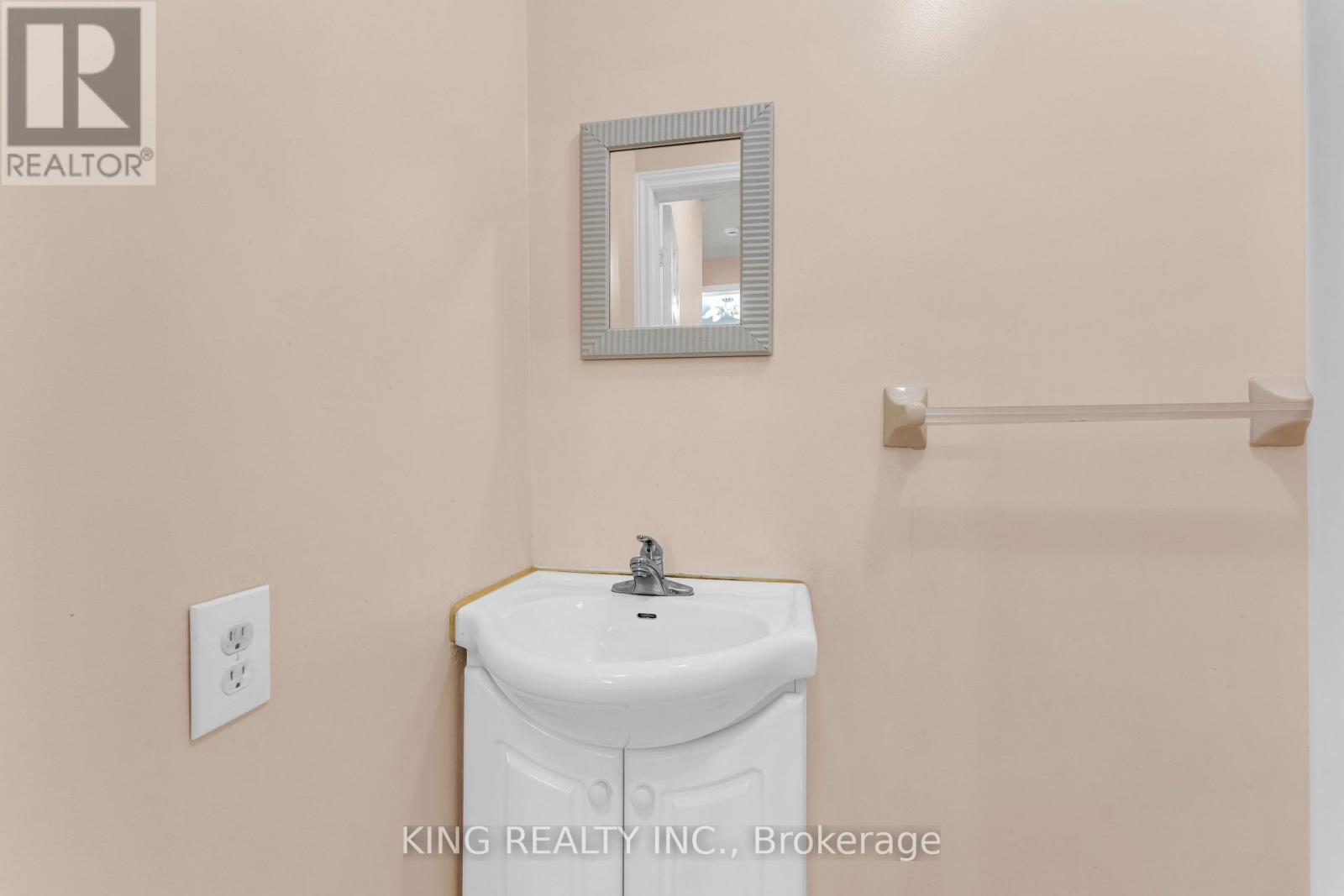 100 Pantomine Boulevard, Brampton, ON - Indoor Photo Showing Bathroom