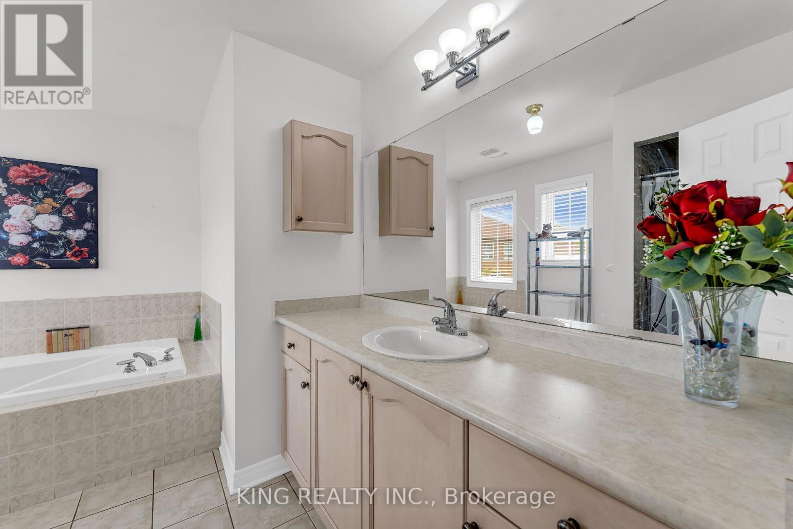 100 Pantomine Boulevard, Brampton, ON - Indoor Photo Showing Bathroom