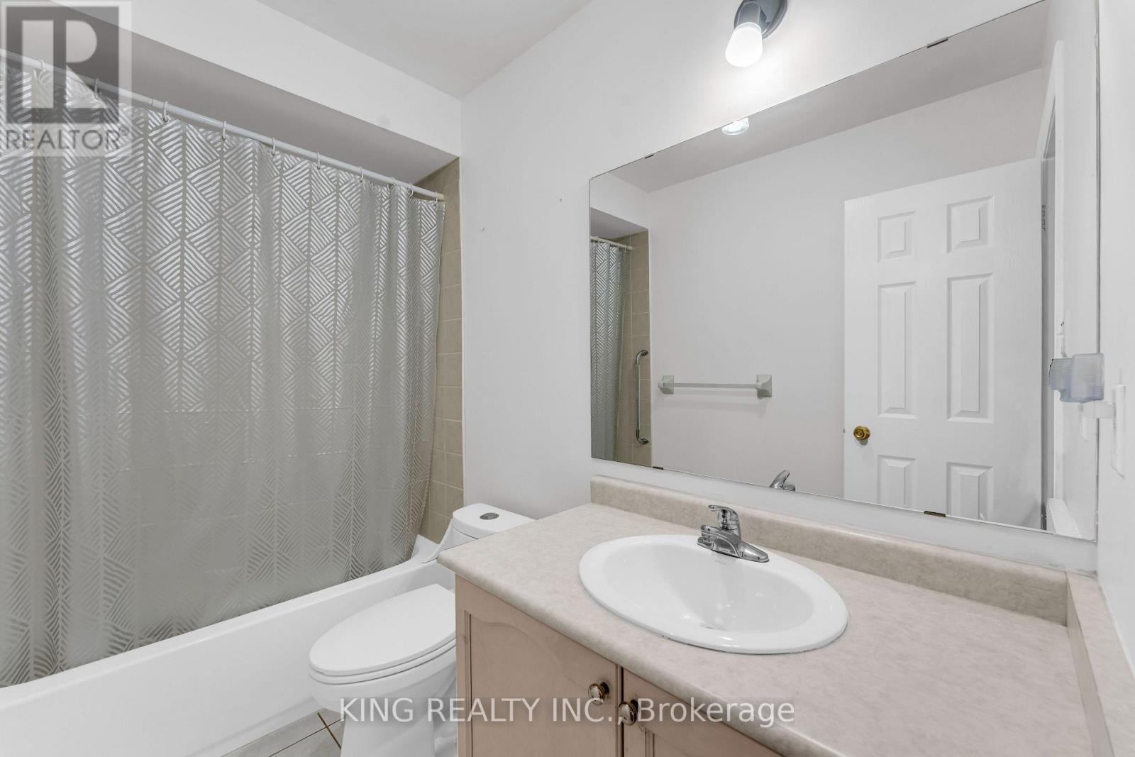 100 Pantomine Boulevard, Brampton, ON - Indoor Photo Showing Bathroom