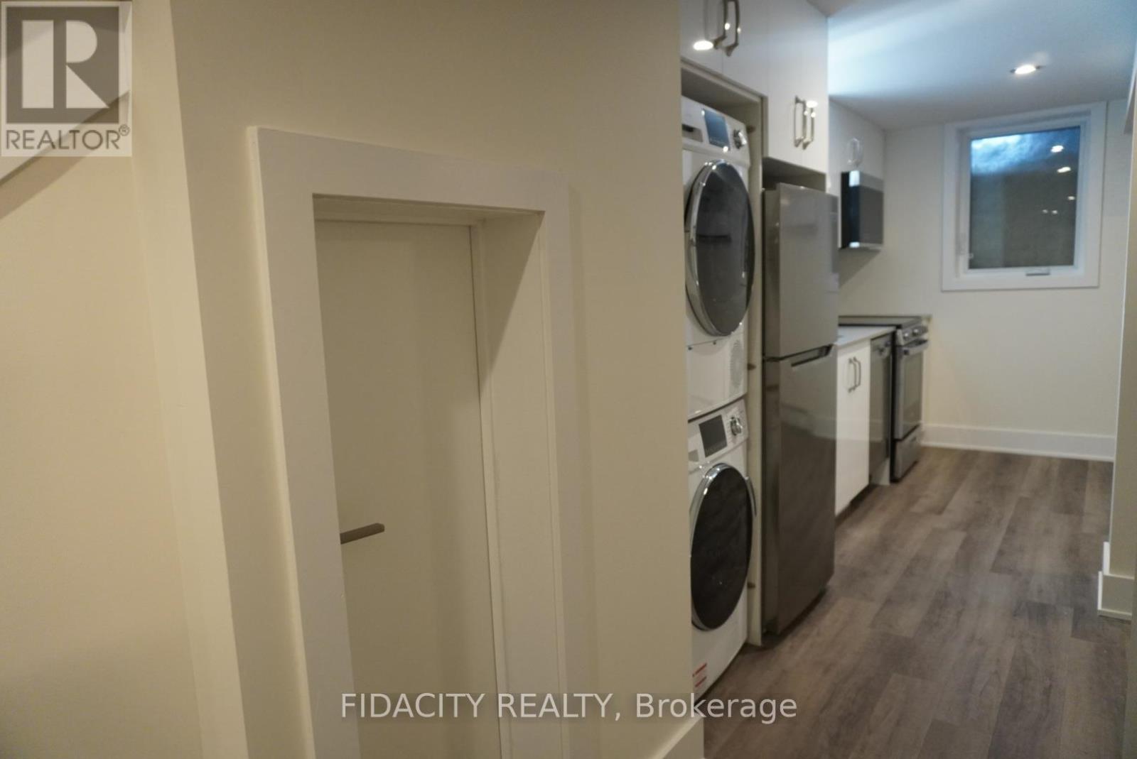 1030 Maitland Avenue, Ottawa, ON - Indoor Photo Showing Laundry Room