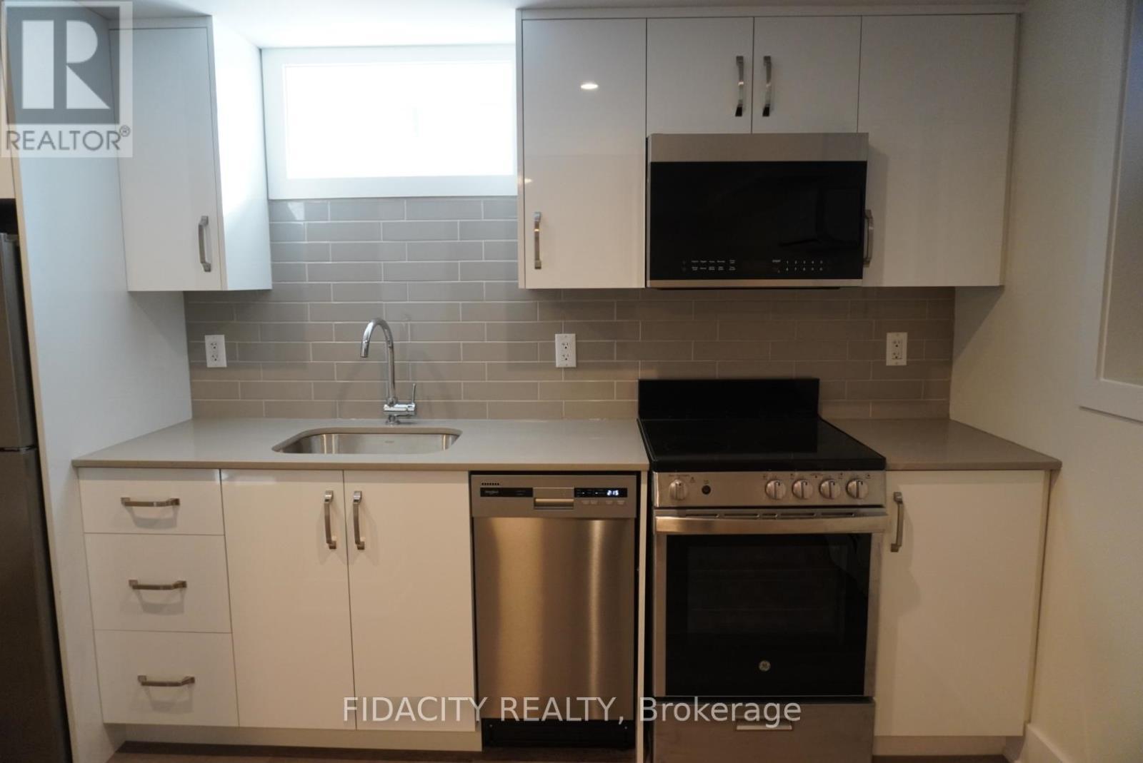 1030 Maitland Avenue, Ottawa, ON - Indoor Photo Showing Kitchen