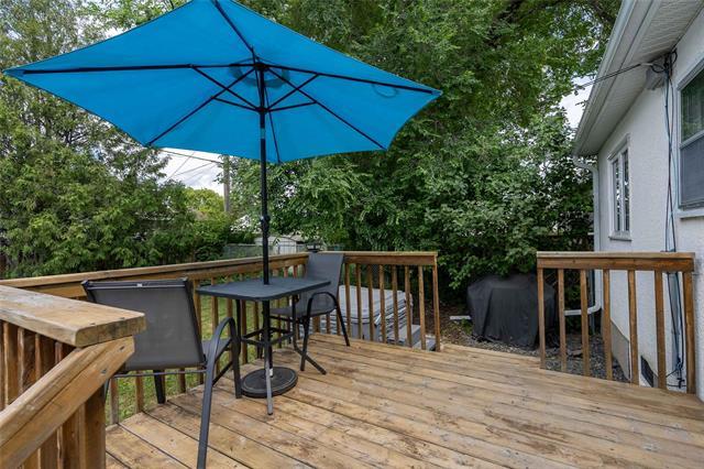 40 Argonne Bay, Winnipeg, MB - Outdoor With Deck Patio Veranda With Exterior