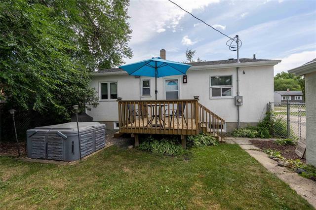 40 Argonne Bay, Winnipeg, MB - Outdoor With Deck Patio Veranda