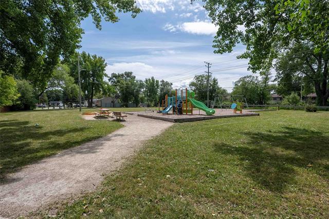 40 Argonne Bay, Winnipeg, MB - Outdoor
