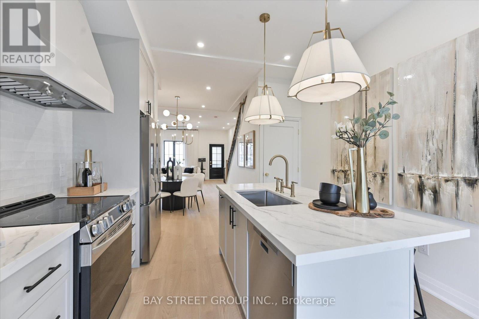 547 Eastern Avenue, Toronto, ON - Indoor Photo Showing Kitchen With Upgraded Kitchen