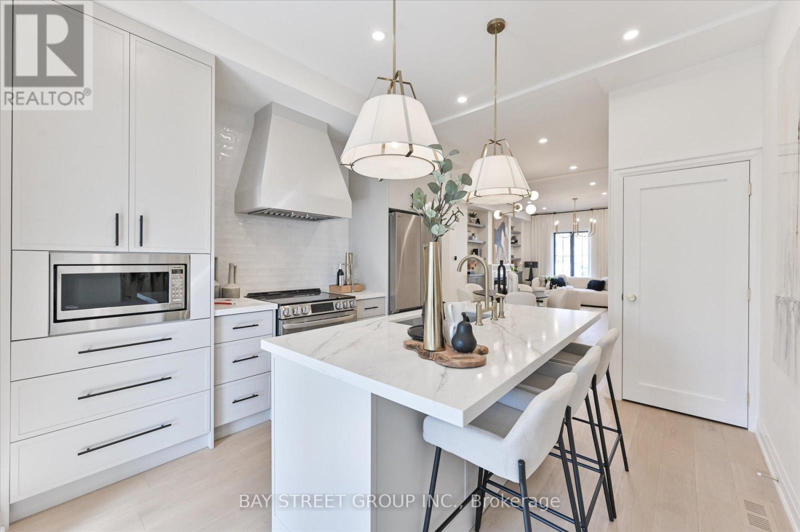 547 Eastern Avenue, Toronto, ON - Indoor Photo Showing Kitchen With Upgraded Kitchen