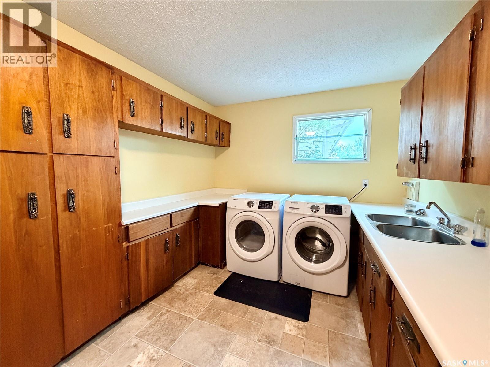 2173 Douglas Avenue, North Battleford, SK - Indoor Photo Showing Laundry Room