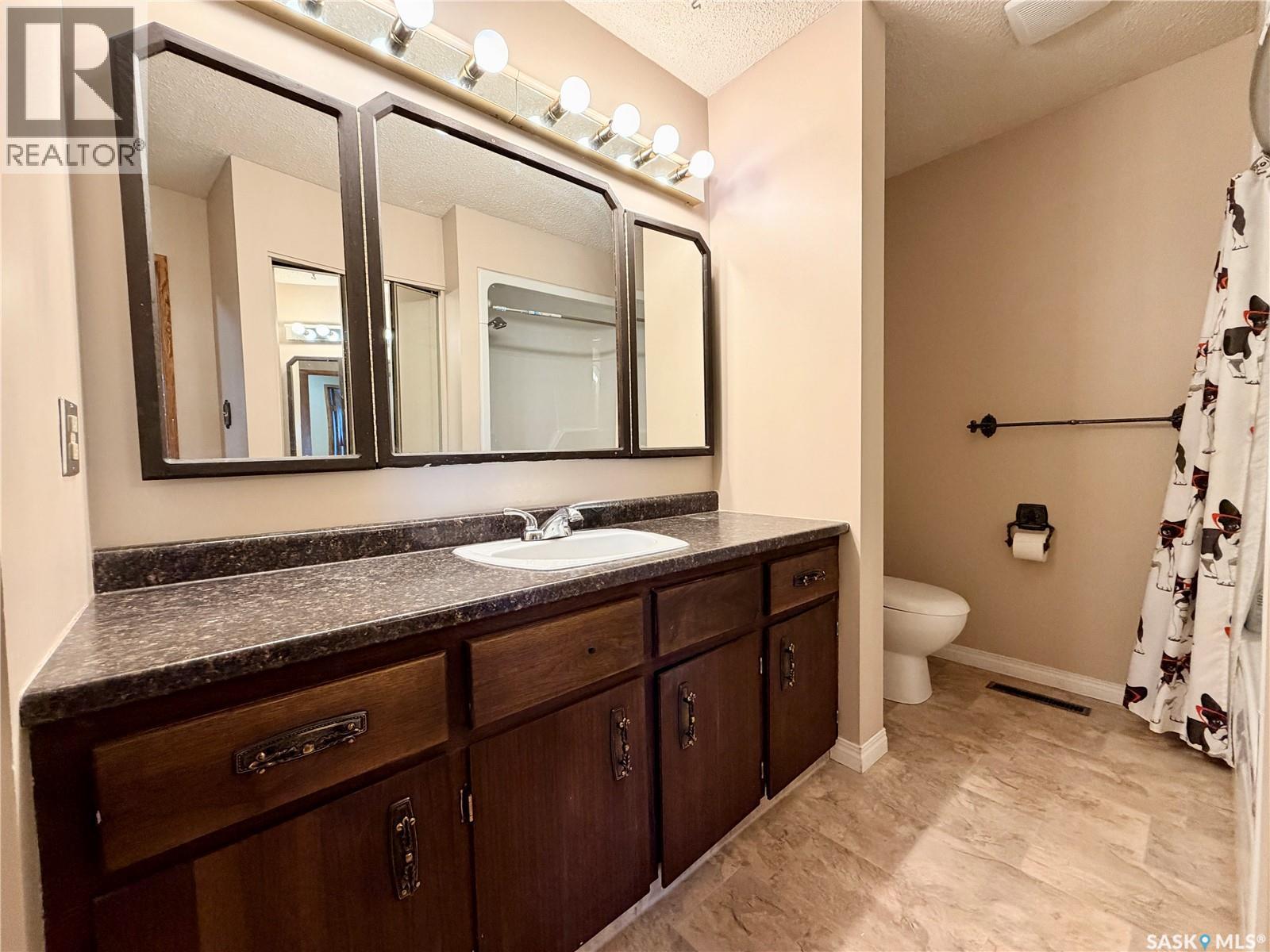 2173 Douglas Avenue, North Battleford, SK - Indoor Photo Showing Bathroom