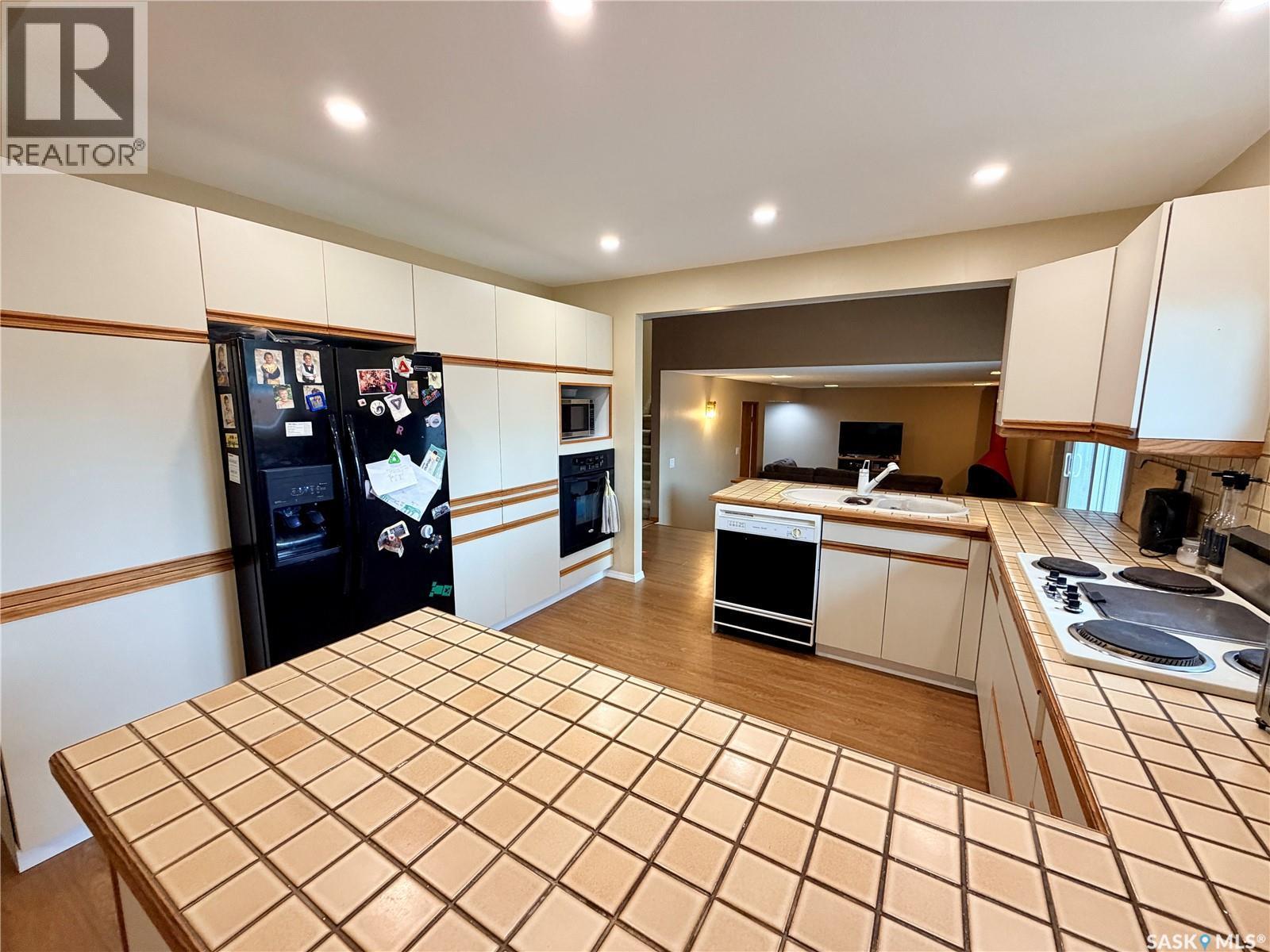 2173 Douglas Avenue, North Battleford, SK - Indoor Photo Showing Kitchen