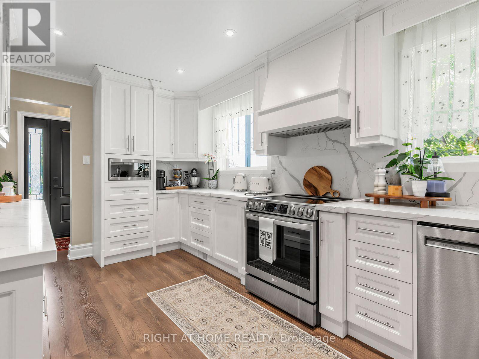 2 Grenadine Court, Toronto, ON - Indoor Photo Showing Kitchen With Upgraded Kitchen