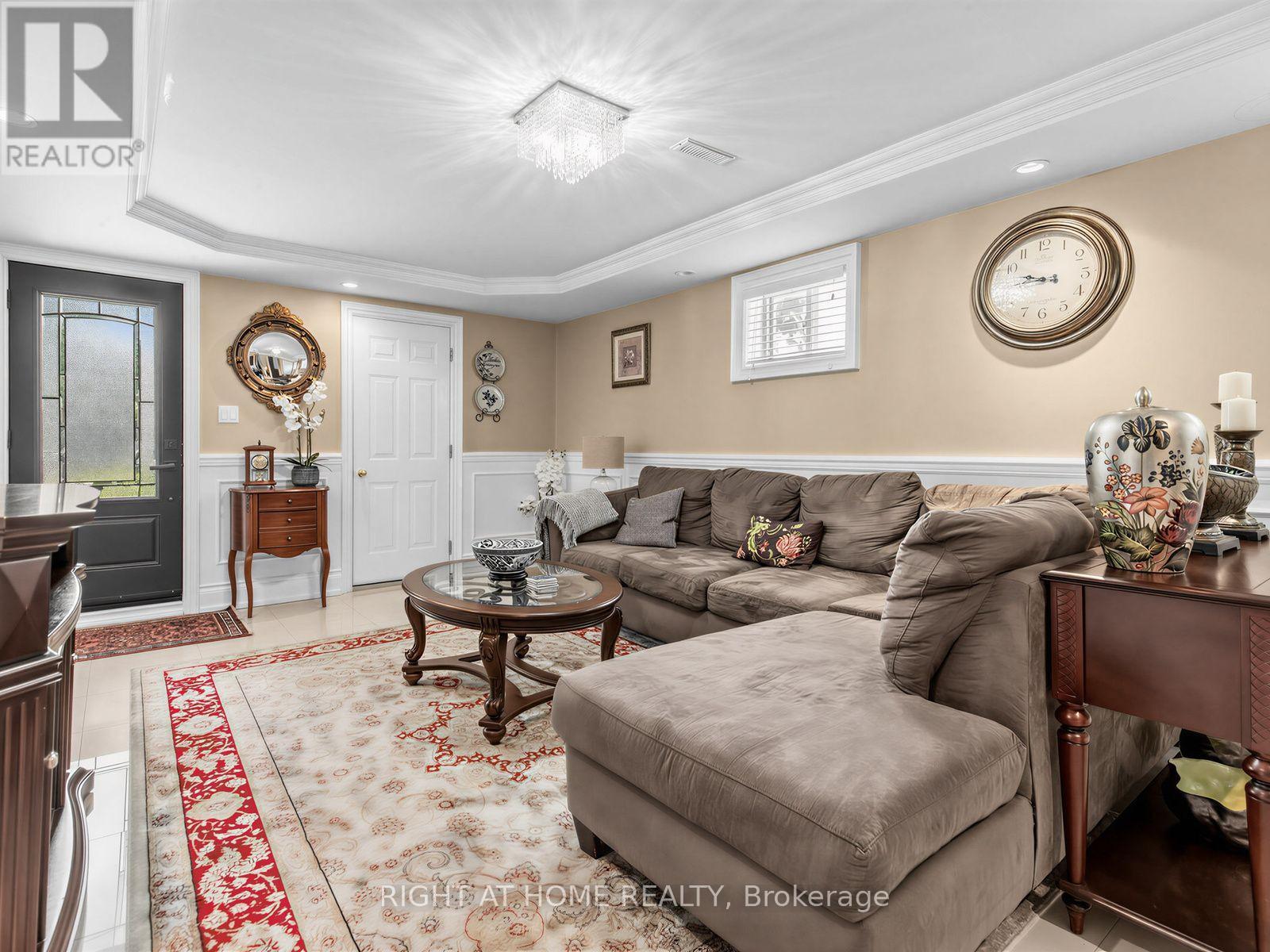 2 Grenadine Court, Toronto, ON - Indoor Photo Showing Living Room