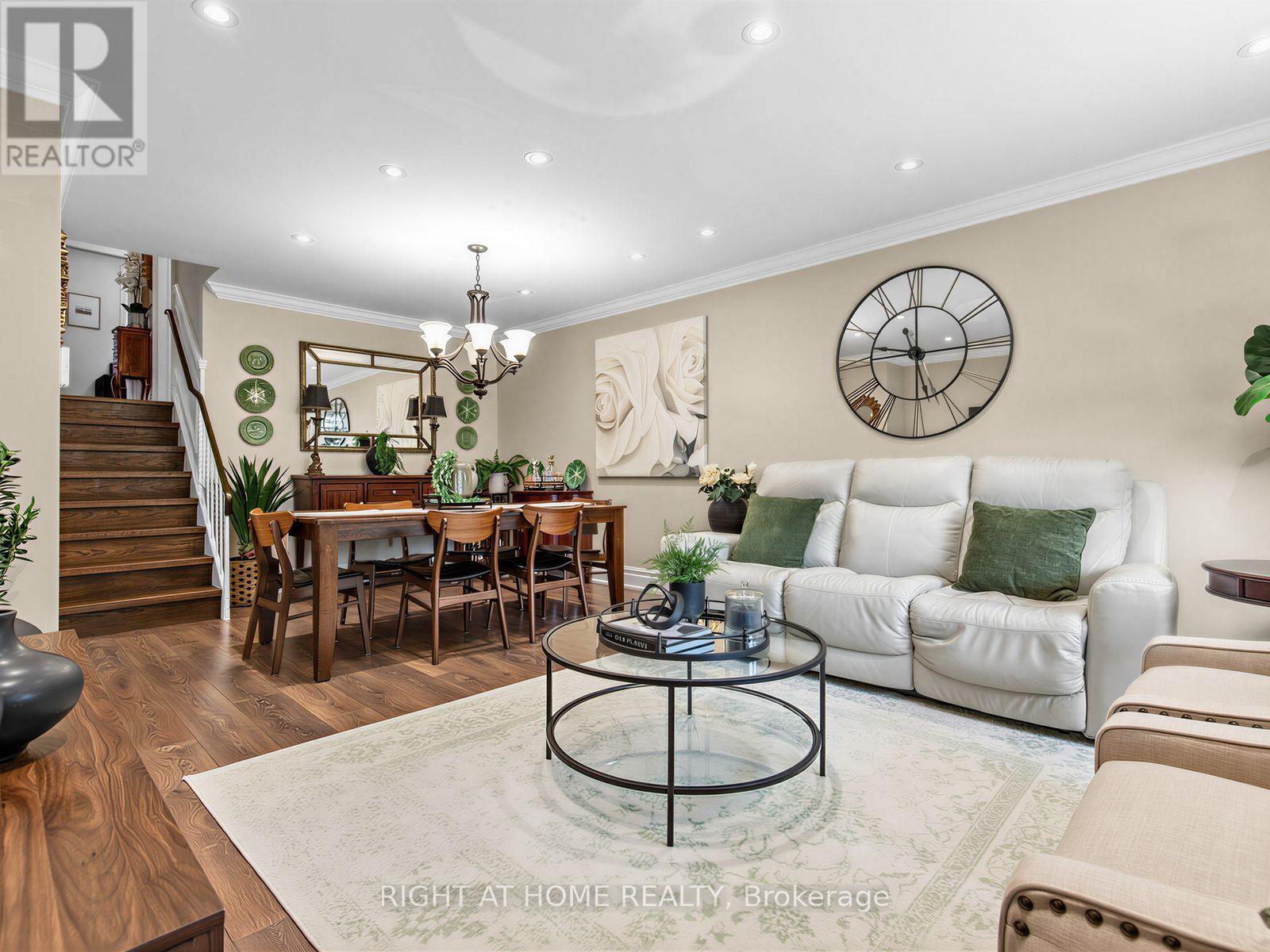 2 Grenadine Court, Toronto, ON - Indoor Photo Showing Living Room